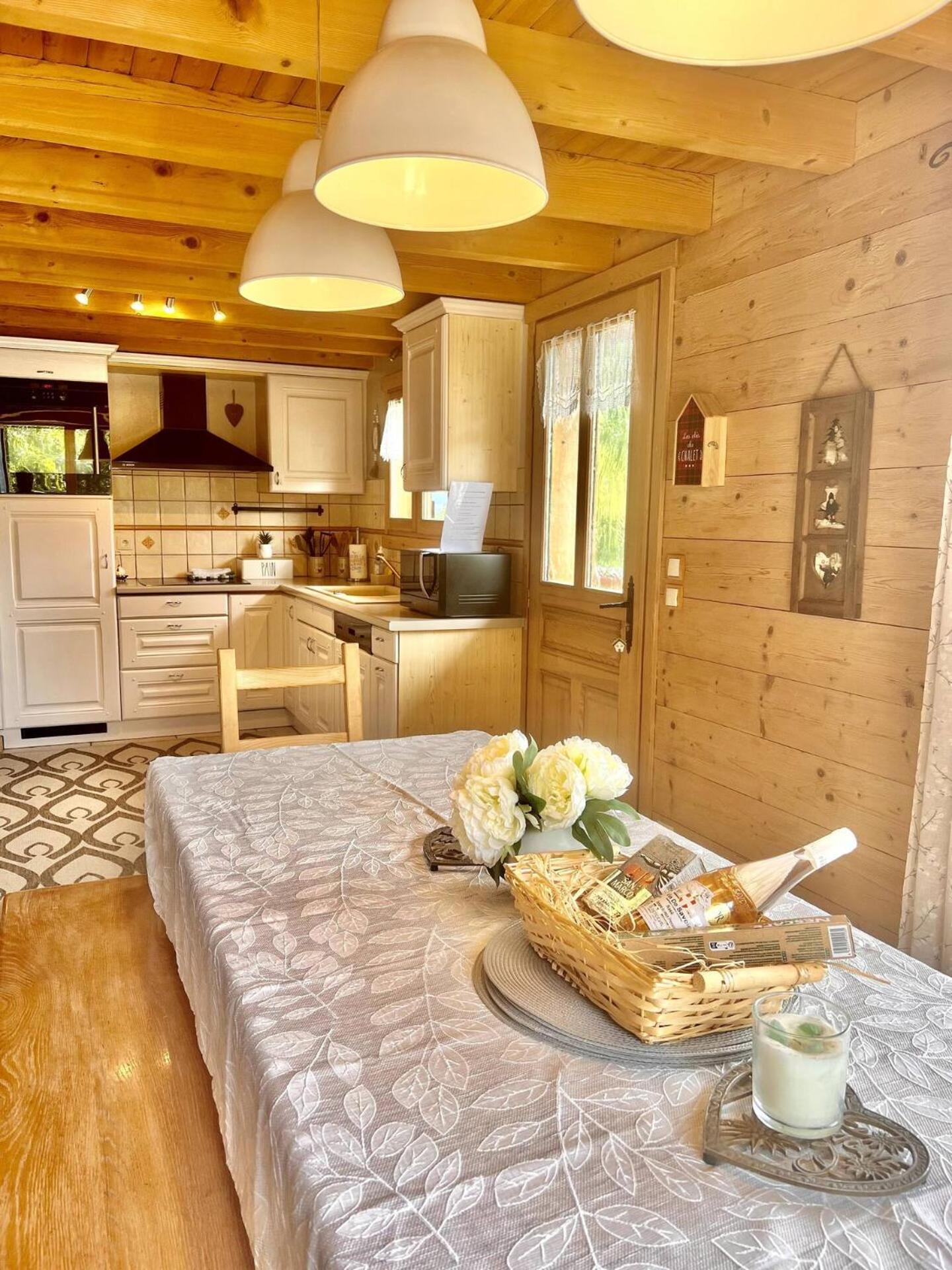 Charming Family Chalet For 8 People, With Private Hot Tub Les Clefs Exterior foto