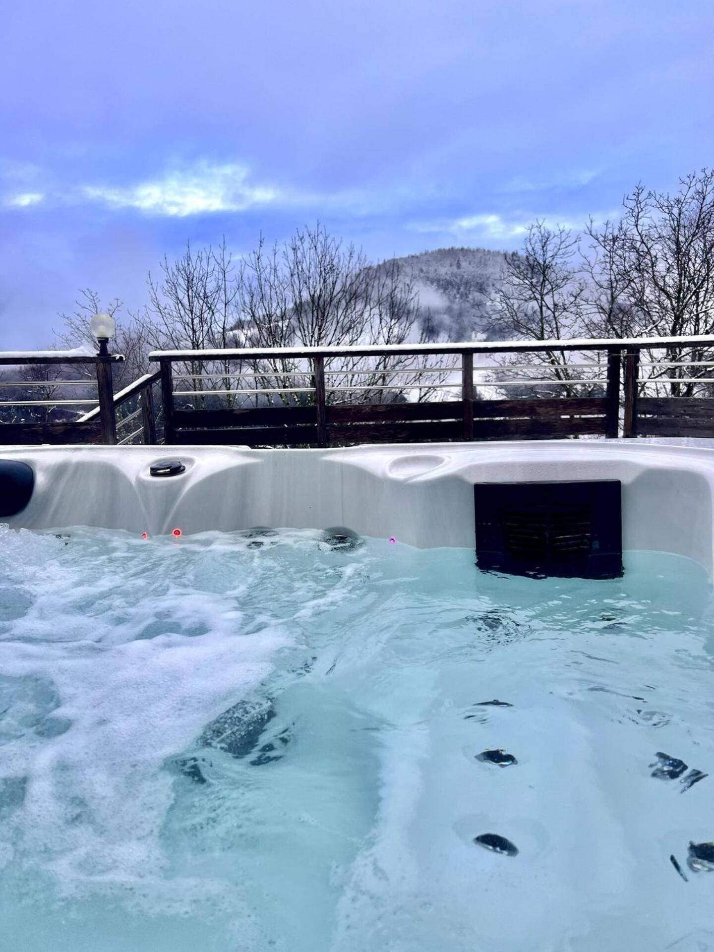 Charming Family Chalet For 8 People, With Private Hot Tub Les Clefs Exterior foto